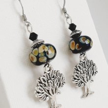 orecchini con perline in vetro nero e ciondolo a forma di albero della vita placcato in argento